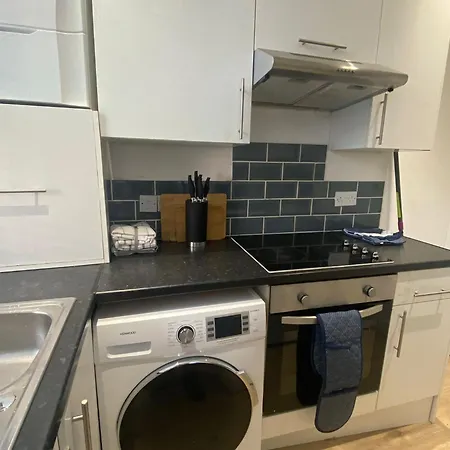 Elegant 4 Bed House - 5 Minutes From Leeds * Leeds (West Yorkshire)