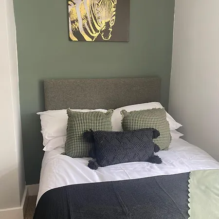 Elegant 4 Bed House - 5 Minutes From Leeds Leeds (West Yorkshire)