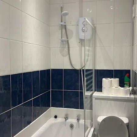 Apartment Elegant 4 Bed House - 5 Minutes From Leeds *