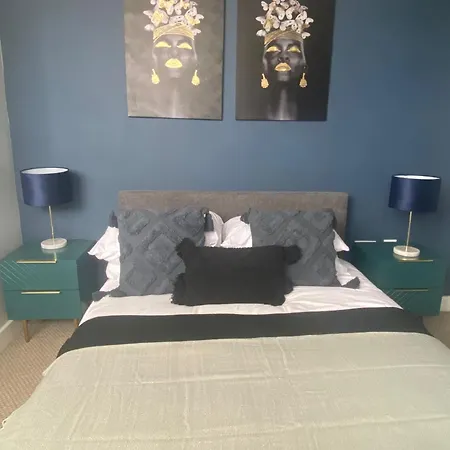 Elegant 4 Bed House - 5 Minutes From Leeds Apartment Leeds (West Yorkshire)