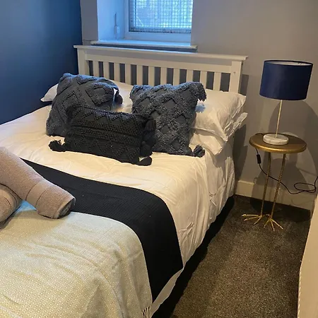 Elegant 4 Bed House - 5 Minutes From Leeds Apartment Leeds (West Yorkshire)