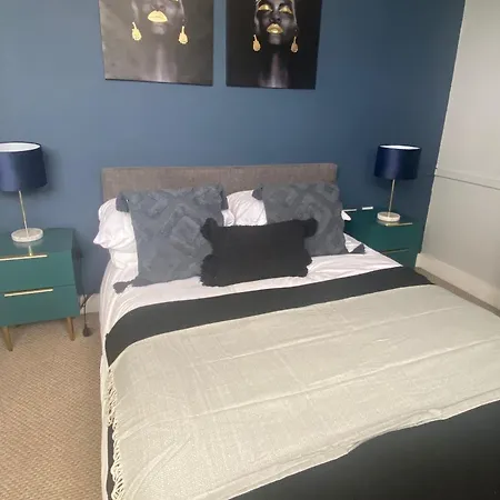 Elegant 4 Bed House - 5 Minutes From Leeds Leeds (West Yorkshire)
